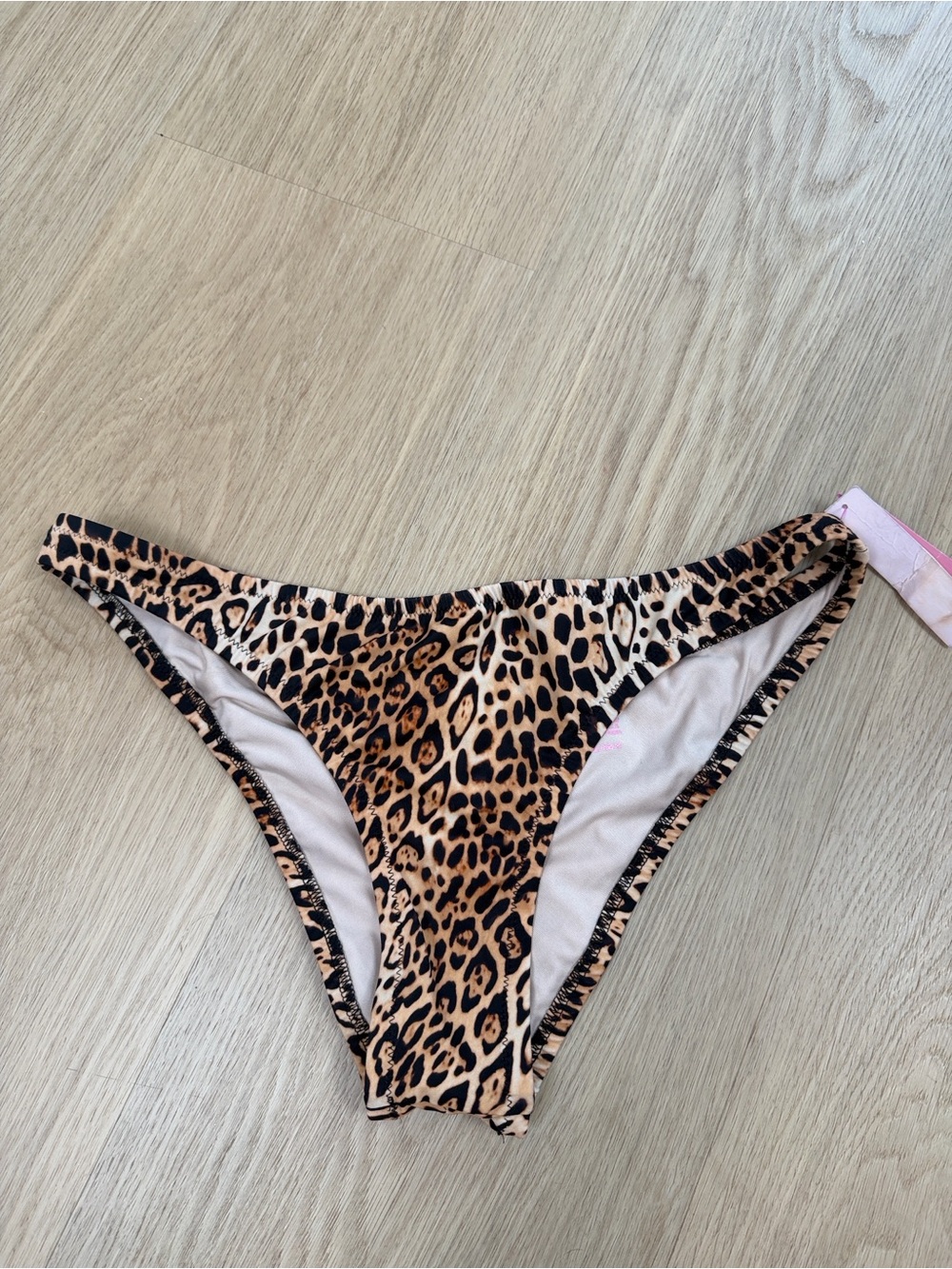 NWT Victoria’s Secret Ruched Back Leopard Print Bikini Bottom L